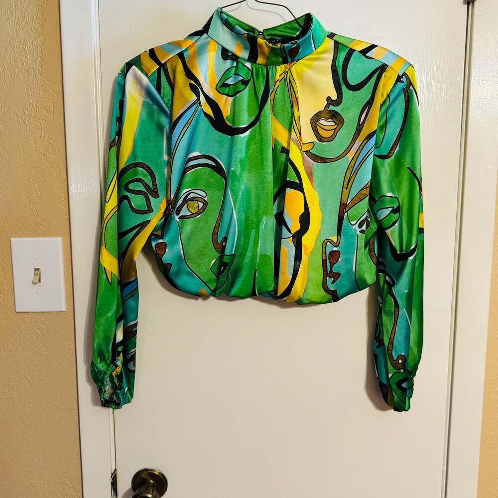 ITOO Italy Abstract Face Art Print Cropped Blouse Women’s Med Green